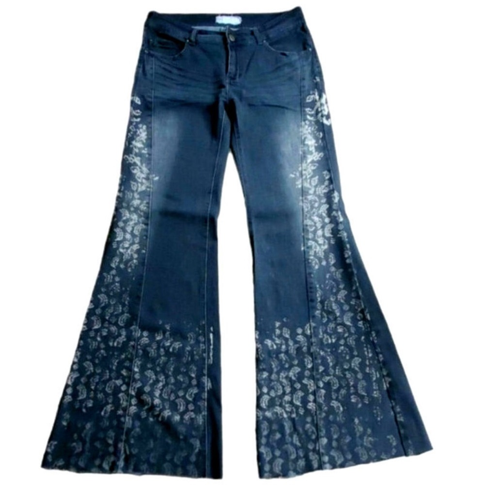 Free People 🖤 rare Bali Wildwings flare jean. Hard to find!